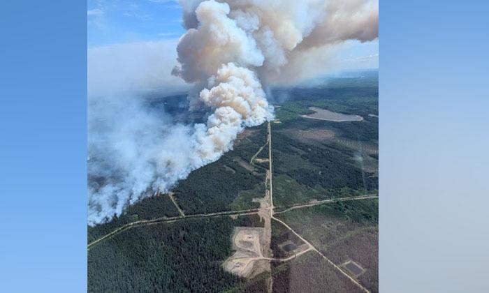 winds-expected-to-drive-wildfire-towards-kelly-lake-b-c-in-high-risk-situation
