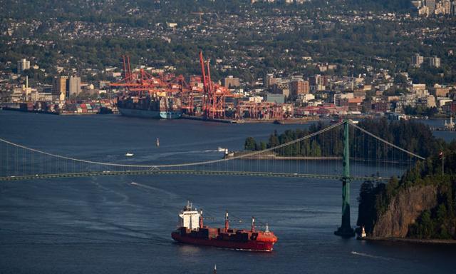 Metro Vancouver Workers Escalate Job Action Over Burrard Inlet Dredging - https://cdn.connectfm.ca/workers-picket-projects.jpg