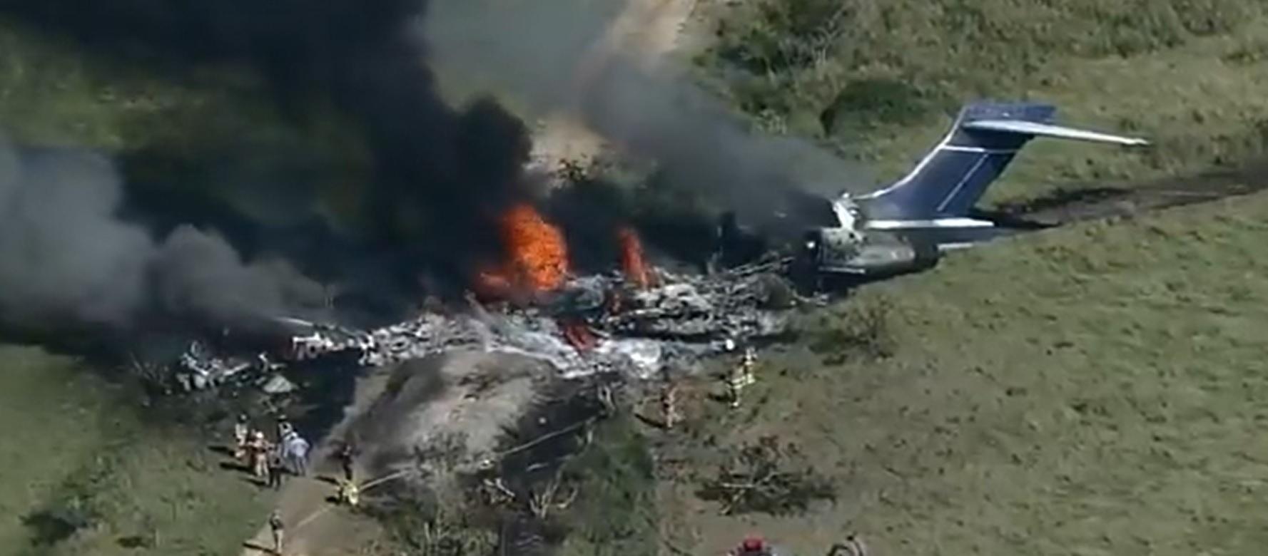 no-major-injuries-after-plane-runs-off-texas-runway-burns