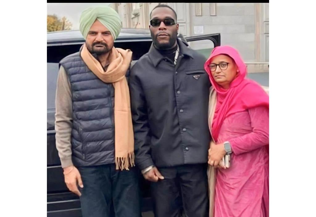 nigerian-singer-burna-boy-meets-sidhu-moosewalas-parents-in-uk