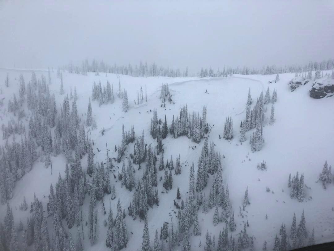 avalanche-canada-warns-of-extreme-risk-in-alpine-areas-of-mountains-along-the-northwest-coast
