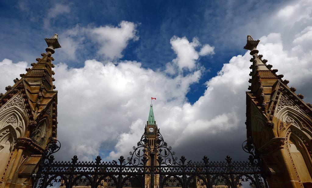 police-arrest-driver-in-early-morning-parliament-hill-crash