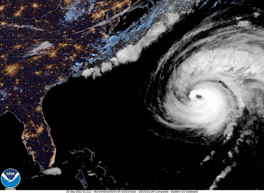 hurricane-fiona-roars-by-bermuda-on-route-to-canada