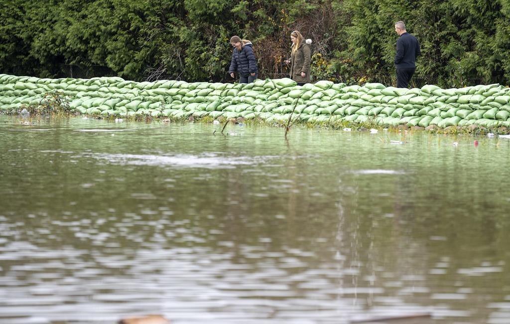 sand-bags-tiger-dams-on-standby-for-possible-flooding-after-drought-b-c-government