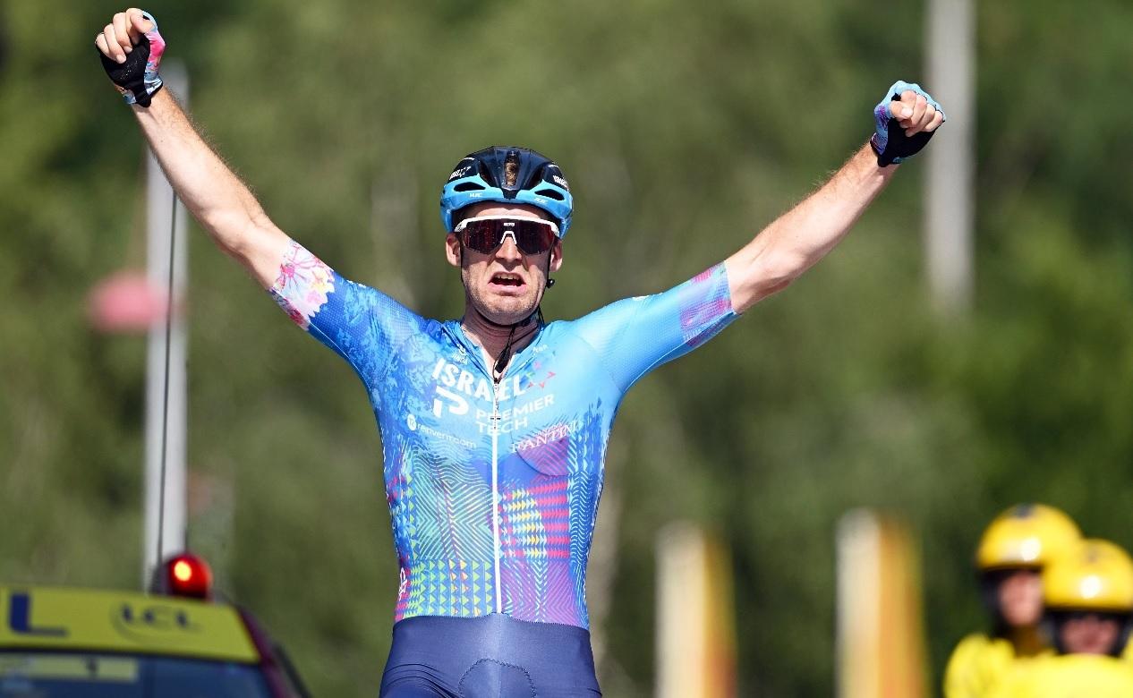 canadian-cyclist-hugo-houle-claims-an-emotional-first-ever-grand-tour-stage-victory