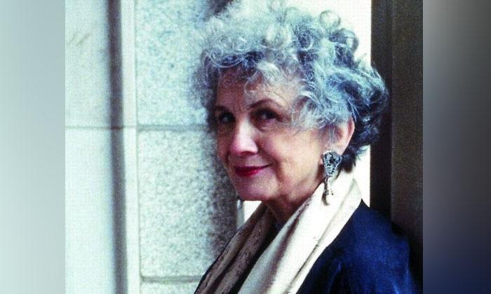 alice-munro-nobel-literature-winner-revered-as-short-story-master-dead-at-92