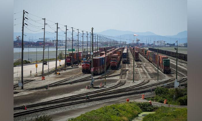 human-smugglers-used-b-c-freight-trains-to-move-people-across-border-u-s-says