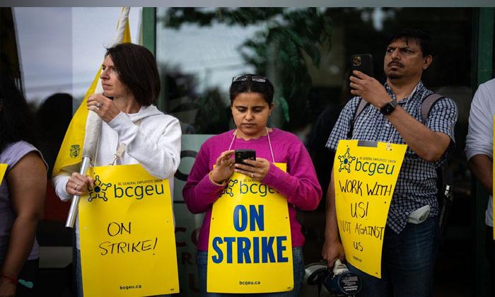 public-service-workers-pickets-expand-to-b-c-liquor-stores
