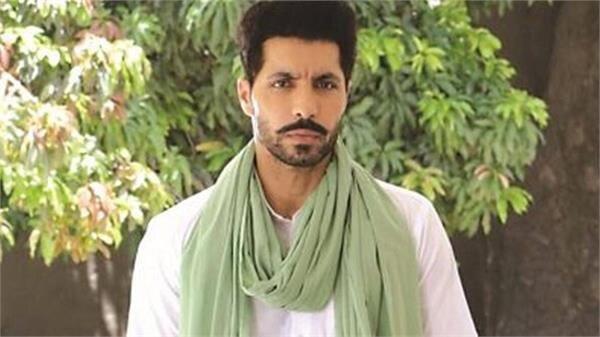 police-official-says-partially-consumed-bottle-of-liquor-was-recovered-from-the-ill-fated-car-of-punjabi-actor-deep-sidhu