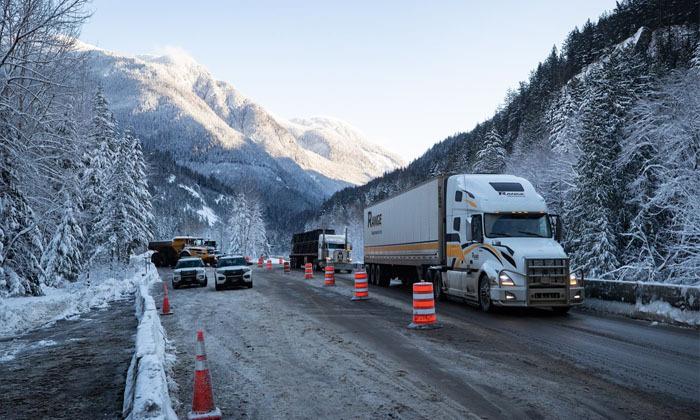 spring-snowfall-drops-30-cm-on-coquihalla-highway-warnings-remain-across-b-c