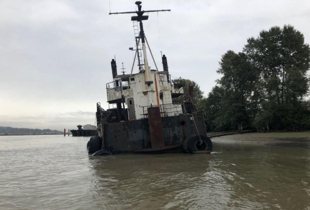 rusty-abandoned-ship-in-fraser-river-near-surrey-b-c-will-be-removed-dfo
