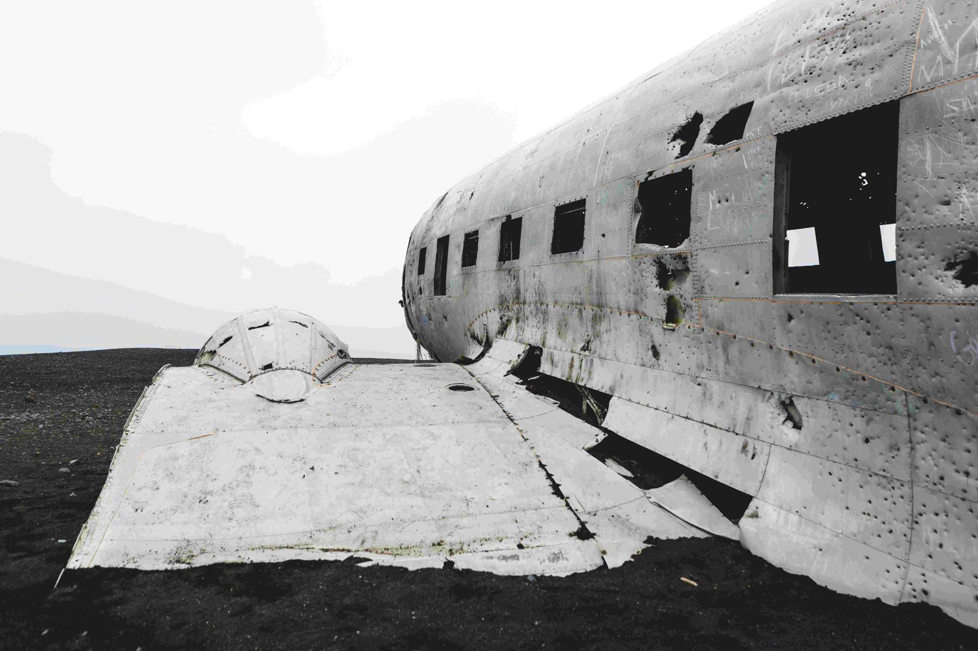 transportation-safety-board-begins-investigation-into-alberta-plane-crash-that-left-six-dead