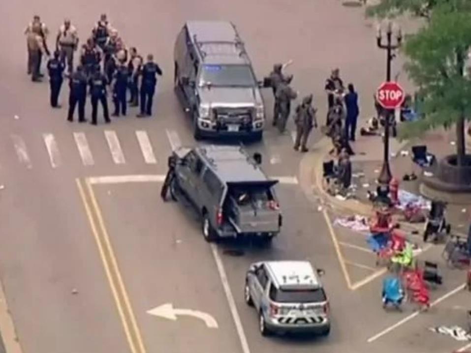 6-dead-31-wounded-in-shooting-at-chicago-area-july-4-parade