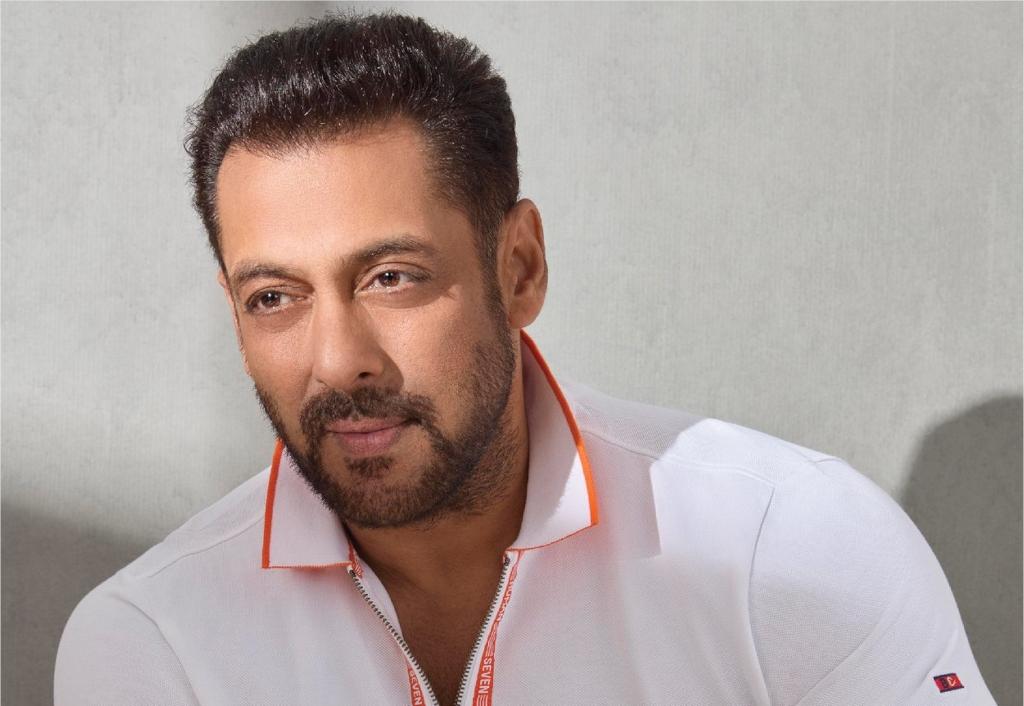 salman-khans-frustration-with-paparazzi-hits-a-new-level