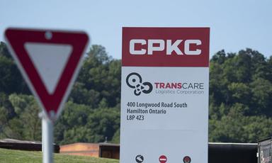 train-cars-leave-the-tracks-in-b-c-s-kootenay-region-near-albertas-boundary