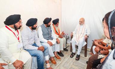 amit-shah-meets-families-of-three-victims-in-punjab-assures-justice