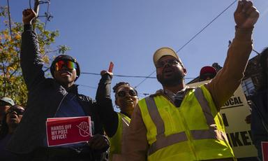 canada-post-union-set-for-meeting-with-ottawa-as-strike-stretches-on