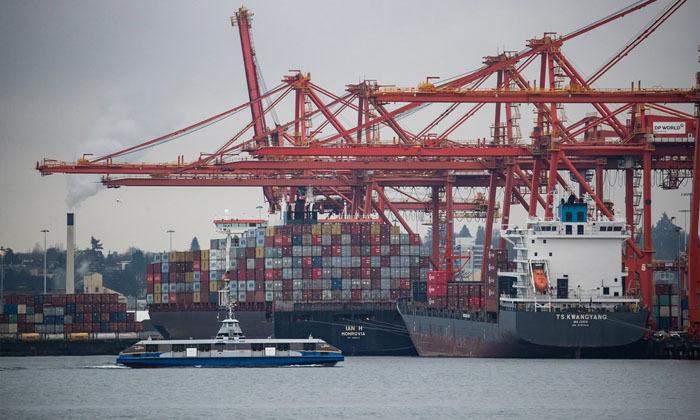canadas-trade-deficit-plunged-in-april-as-tariffs-kicked-in